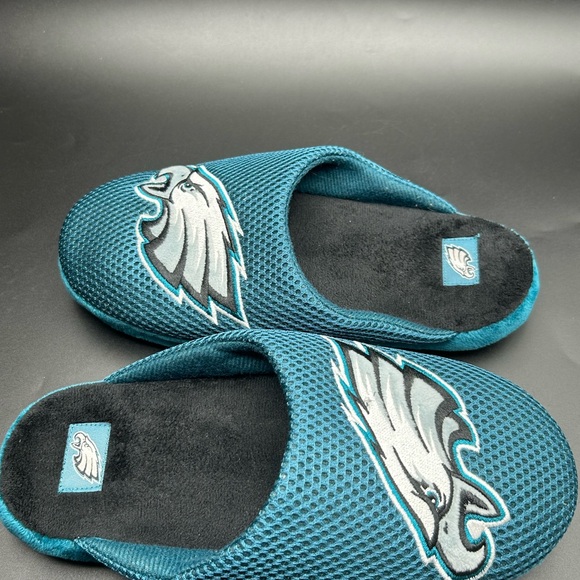 Philadelphia Eagles Slippers NWOT - Picture 3 of 7